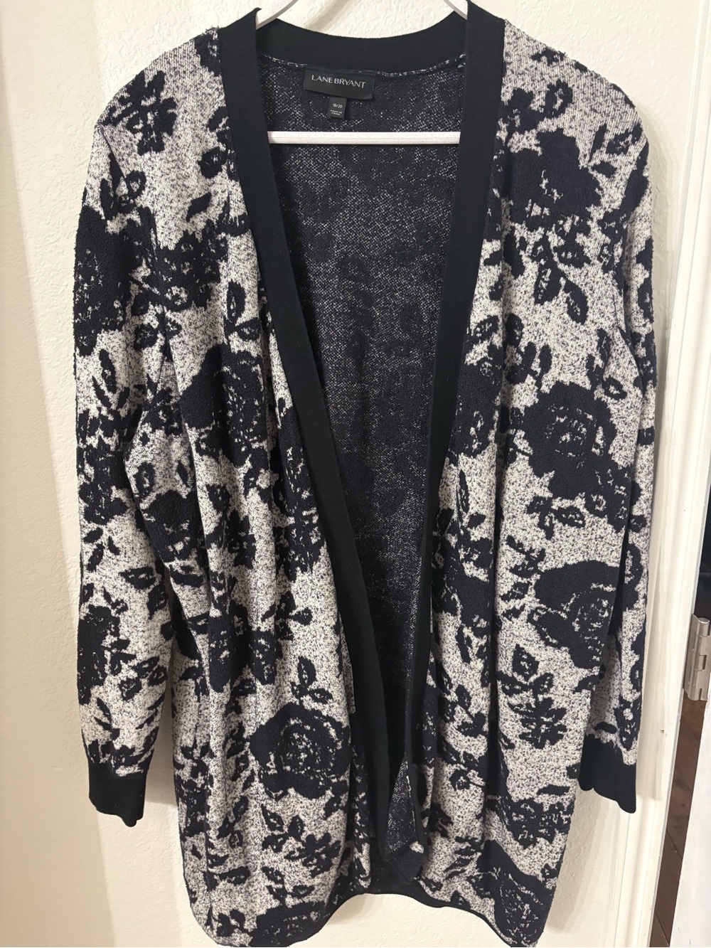 Lane Bryant Black & White Floral Open Front Knit Cardigan Sweater 18/20